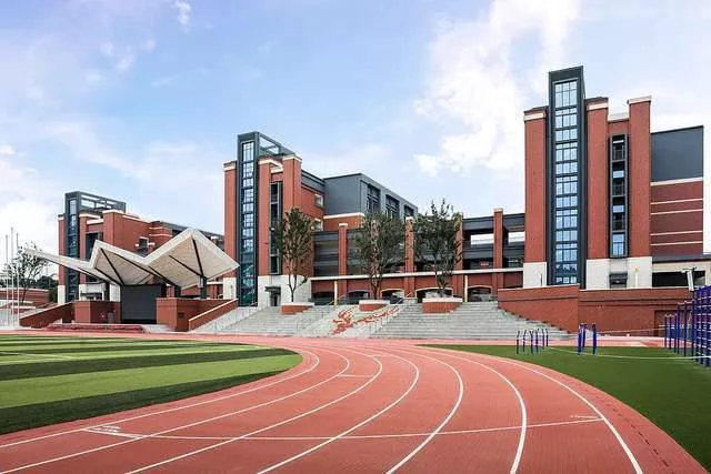 不用中考？十二年贯通式学校来了