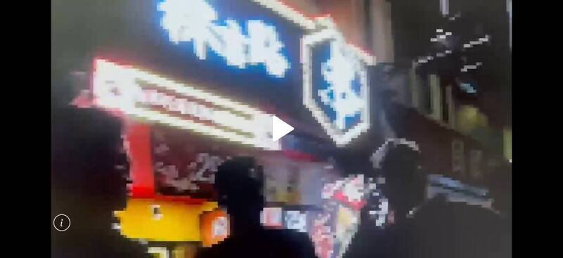 北市中山区发生斗殴事件，辖区警方循线于路边拦查到涉嫌殴人的嫌犯。（记者邱俊福翻摄）