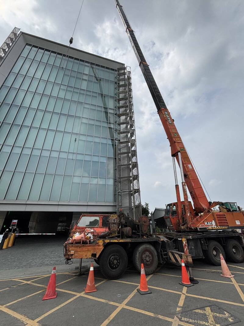 劳工局今早前往工地进行安全稽查。（高雄市劳工局提供）