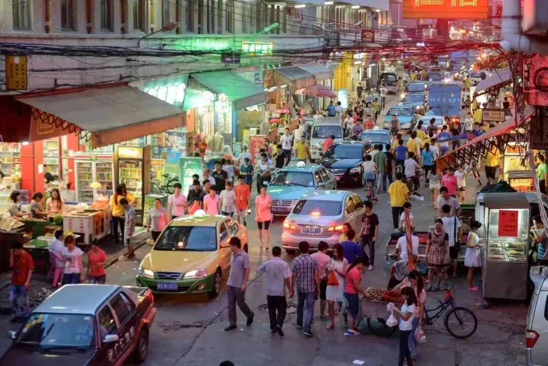 一个东莞保安，用170万张照片，拍下厂妹隐秘心事