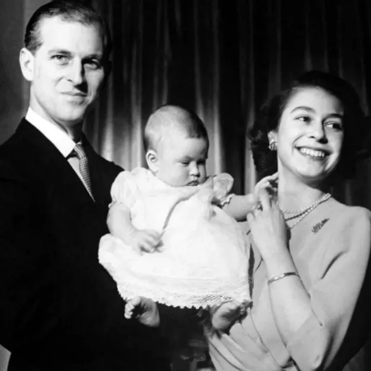 放弃所有头衔和荣誉:一个英国王子的陨落