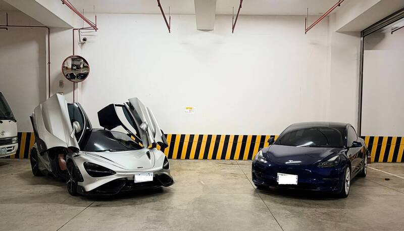 桃园地检署破获诈骗集团查扣麦拿伦超跑、特斯拉电车，嘱托行政执行署桃园分署将于11月4日进行拍卖。（记者余瑞仁翻摄）