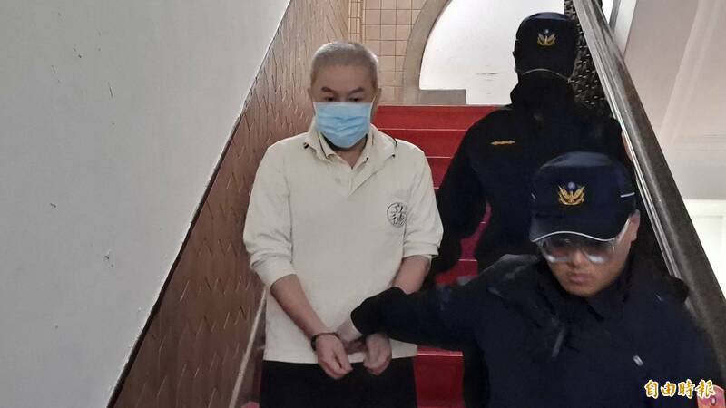 高等法院审理远航掏空案，提讯被告张纲维召开延押庭，张称担心癌母请求停止羁押，让他有机会回家照顾癌母。（记者杨国文摄）