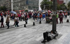 人行道凸起害跌倒重伤 美国女师告政府获2.3亿巨额赔偿