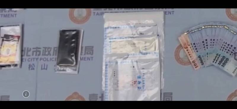 警方查扣不法赃款、犯案用手机、识别工作证、收据、买卖合约等赃证物。（记者邱俊福翻摄）