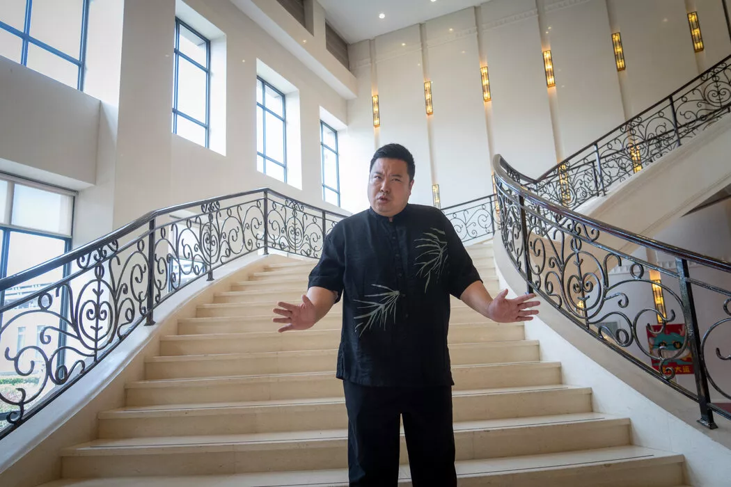 他从未去过美国,但他成了“中国特朗普”