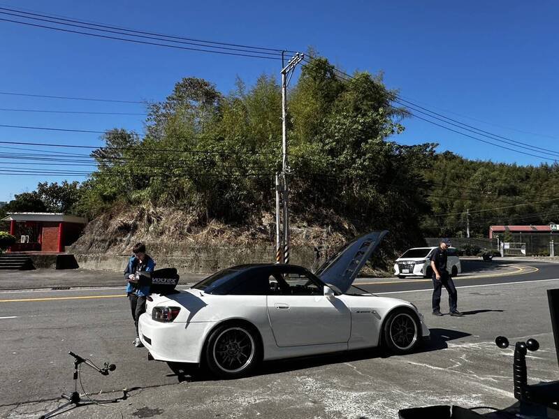 大溪警方实施静桃专案，甫开张就拦截到本田的经典跑车S2000（警方提供）