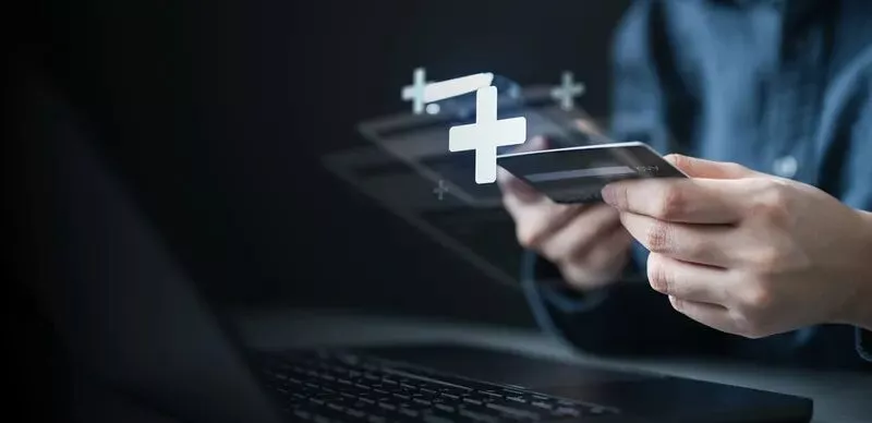 他说 “反正他一样被人骗,不如我来骗”