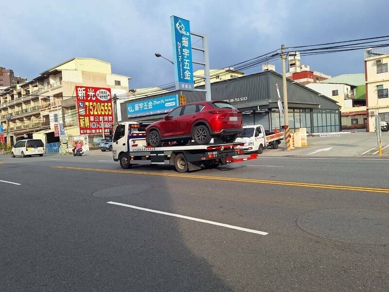 邱男申请道路救援将车子运回屏东。（民众提供）