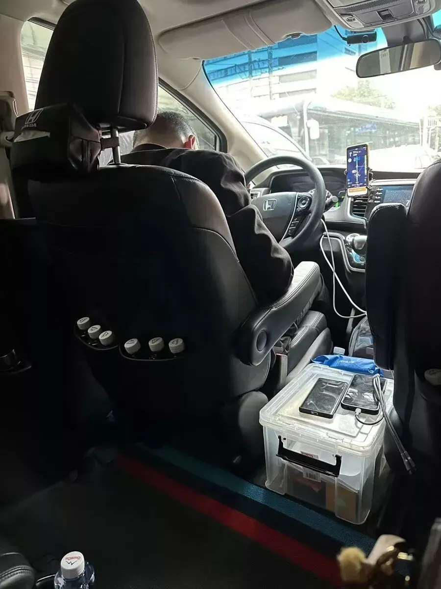 女子崩溃：专车司机太吓人，等红灯都睡着