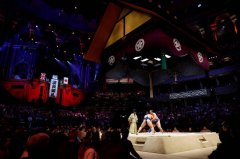 日本首位女首相的第一道难题！相扑圣地「土俵」她能上去吗？