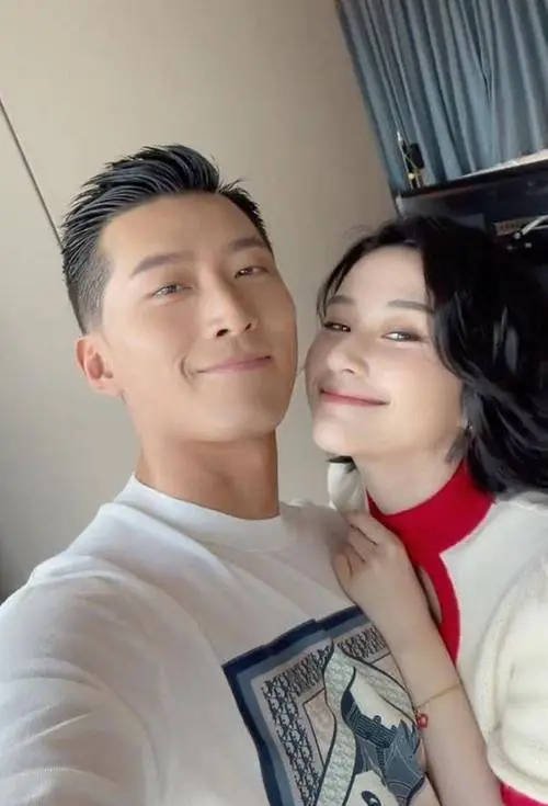 何超莲窦骁回应“闹离婚”等传闻：我们感情稳定，望大家勿信谣勿传谣