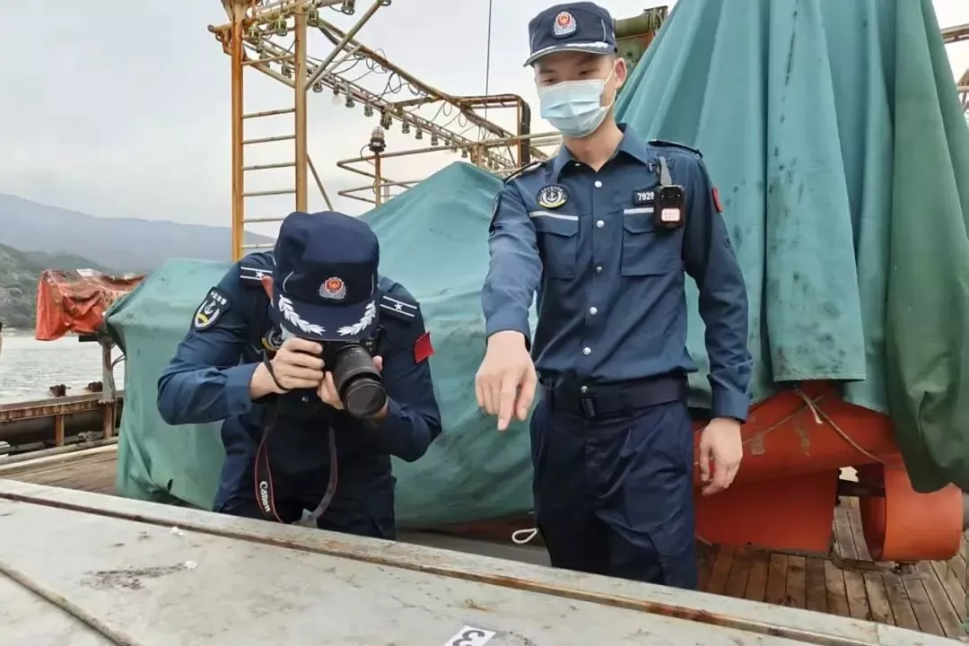 船员在公海因琐事致同事死亡，6个月后跳海潜逃