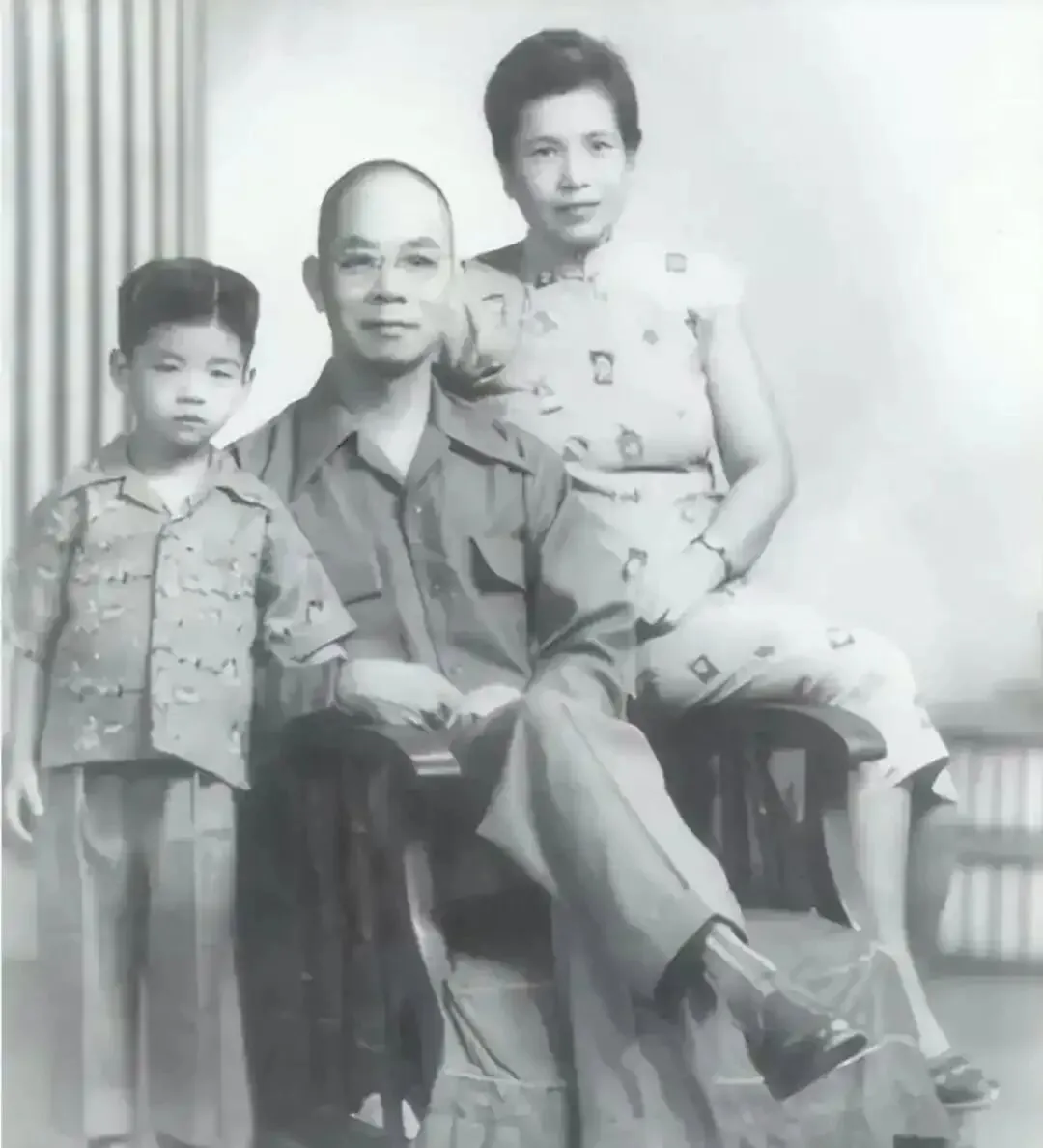 △吴石与家人合影