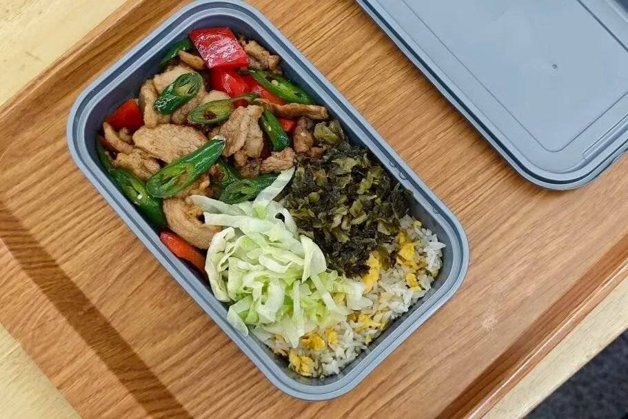 国铁成都局推出17元高铁盒饭：门店现炒 送餐到座