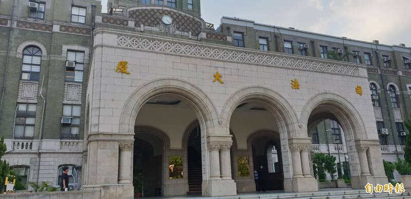 中油郑姓组长被查出替厂商改标案收贿5万和1台软水设备共值9万多元，不仅刑事被判有罪、缓刑5年，惩戒法院将他判决撤职、停止任用2年。（记者杨国文摄）