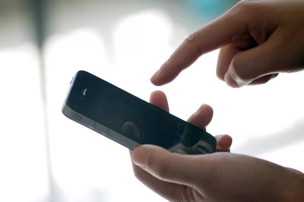 学校每人收240元电话费?校长回应