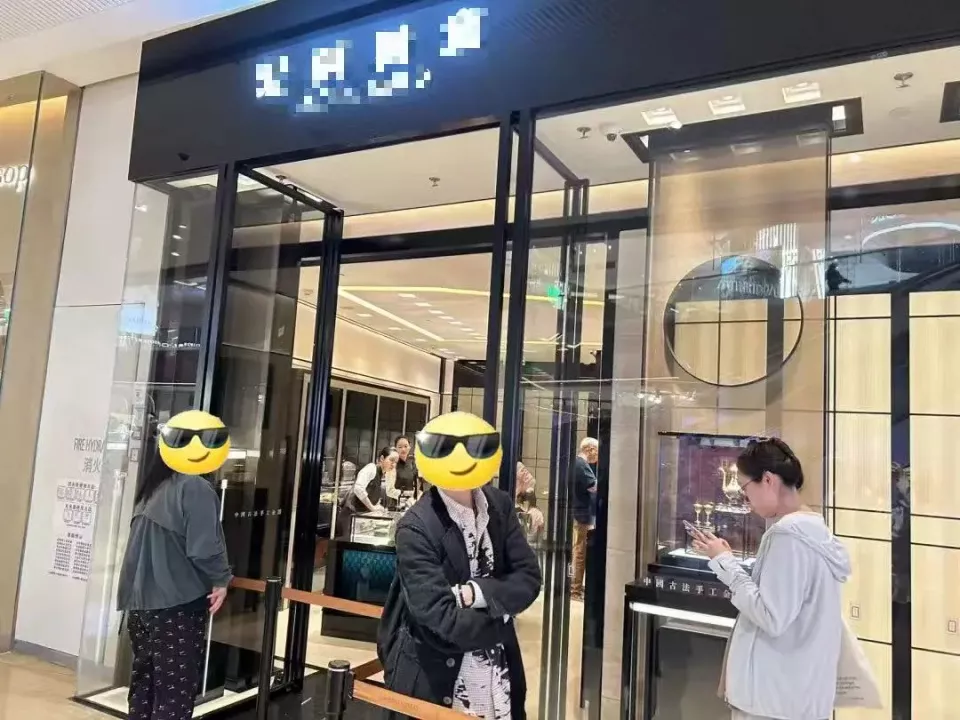 “不存钱了”，年轻人买爆“新三金”