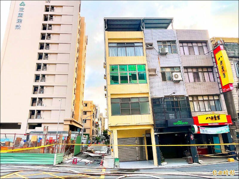 高雄建案施工不慎造成7户透天损毁。（资料照）