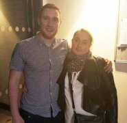 英男脸书找到失散14年生母 重逢竟爱上妈