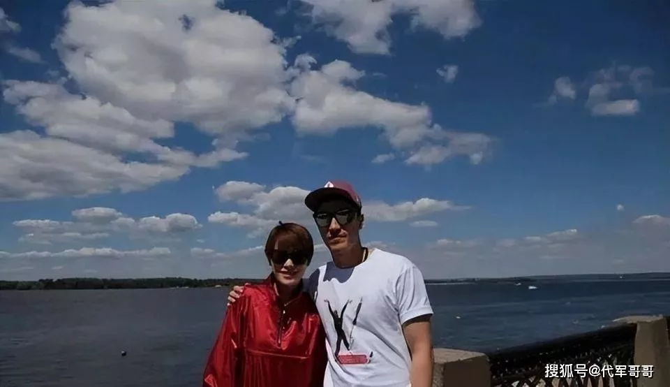 刘翔近况曝光,与妻子长期在国外旅游