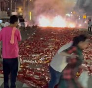 高雄庙会封街放鞭炮吓哭小孩 网痛斥:没政府了