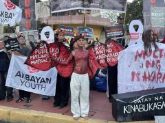 扮鬼吓贪官!菲律宾学生万圣节前示威 促究责「幽灵工程」