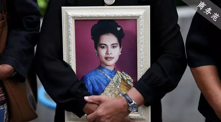 93岁泰国王太后去世!“最美王后”却“帝后反目”