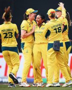 惊!女子板球世界杯在印度举办 澳洲2球员遭机车骑士乱摸