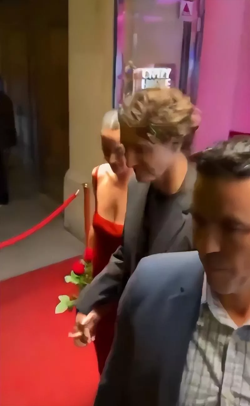 Katy Perry公开与加拿大前总理恋情:看完表演两人牵手出门