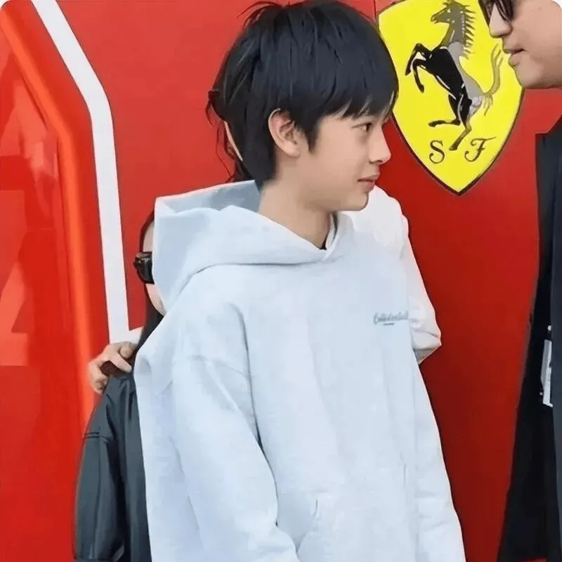 孙俪儿子帅到认不出!年仅14岁1米7又瘦又高