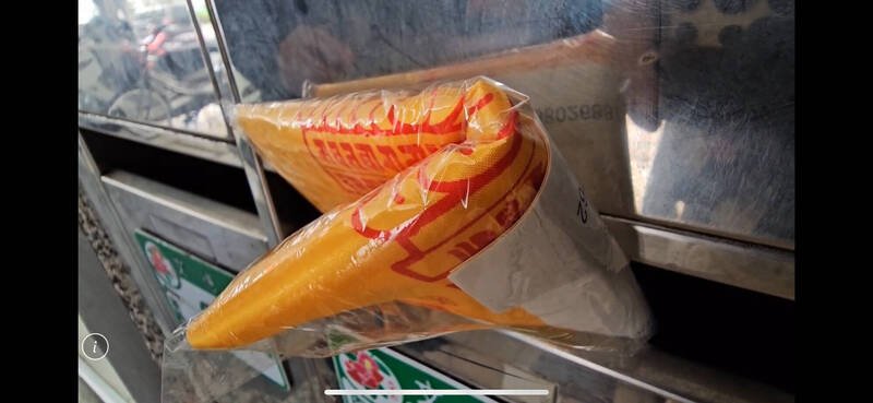 内湖区居民一早发现信箱有往生被。（记者郑景议翻摄）