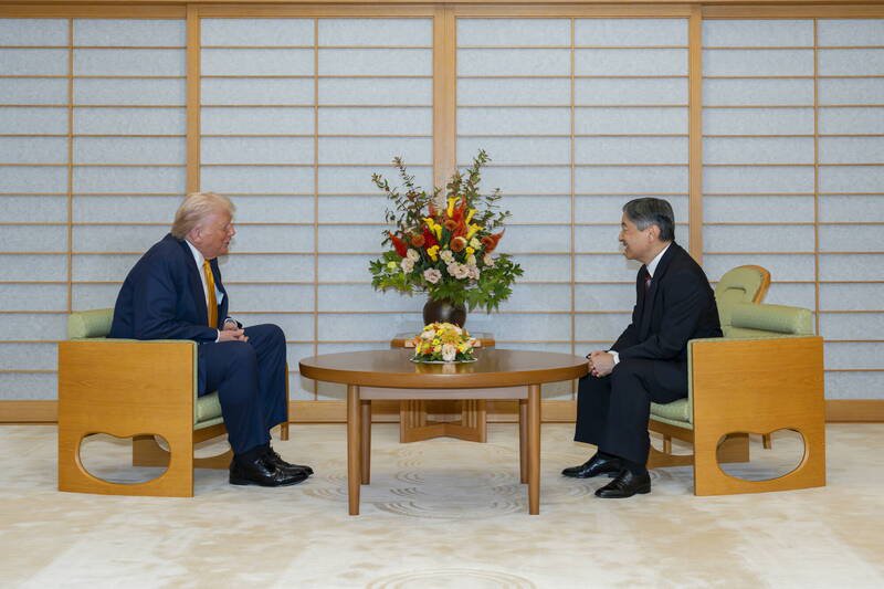 美国总统川普访日，进入皇居拜会德仁天皇。（欧新社）