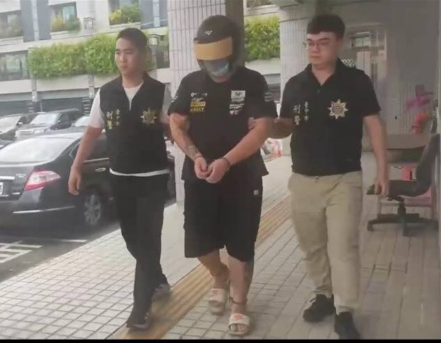 警方今天将洪男依杀人等罪嫌送办。（民众提供）