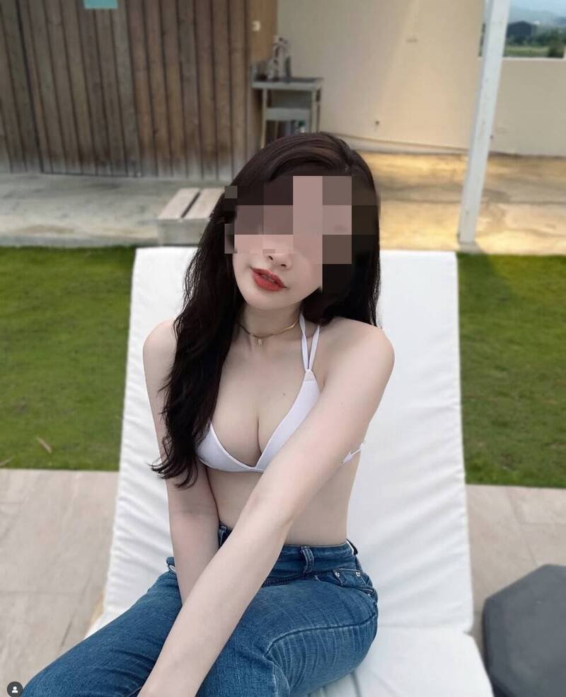 曾女在朋友圈中人缘良好，热爱潜水、游泳，IG上时常PO出她在国外海滩上的泳装照或潜水照。（记者郑景议翻摄）