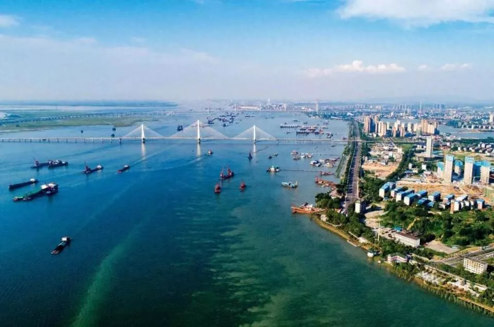 一座江城，把110亿“砸”进江里