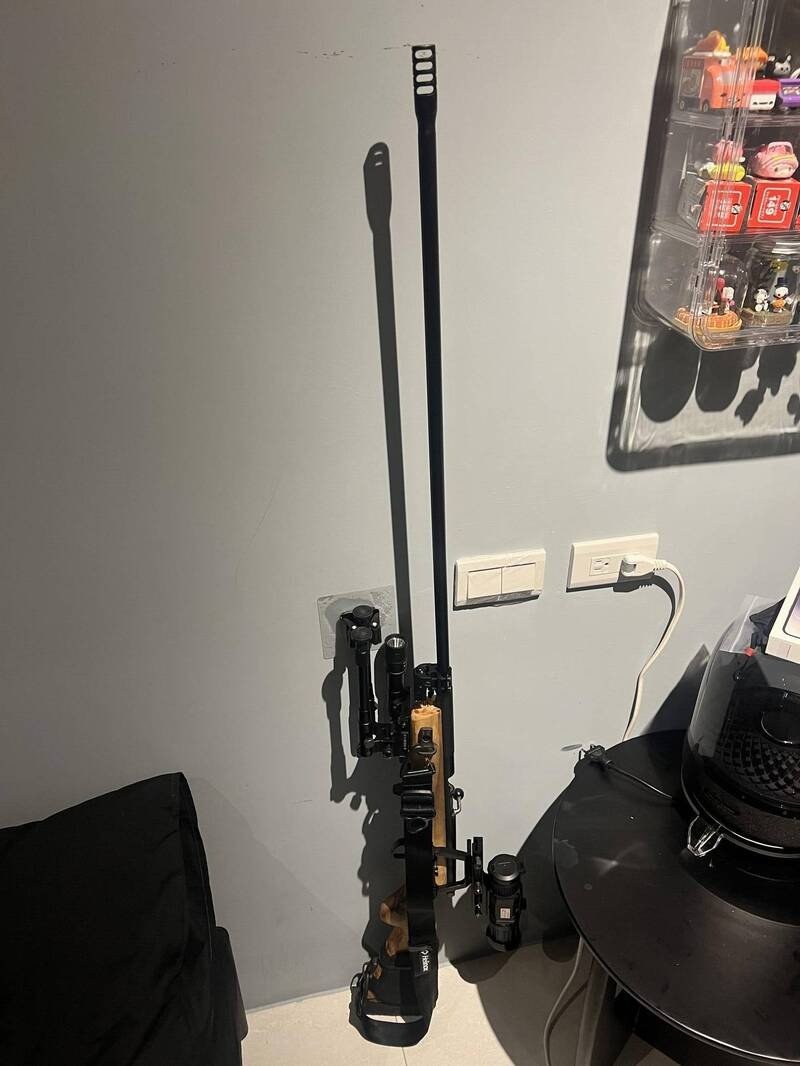 桃园市中坜警分局会同基隆市刑警大队、第四分局及宜兰县警局共组专案小组，在宜兰县五结乡及大同乡查获张姓男子非法持有土制猎枪。（警方提供）