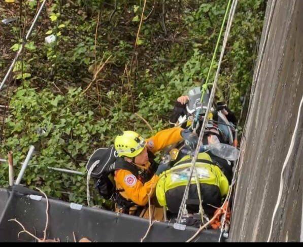 沈姓男子去年12月驾驶BMW轿车，行经台中北屯东山路超速达63公里，将杨姓女骑士撞落山谷，虽吊挂救起送医仍不治。（民众提供）