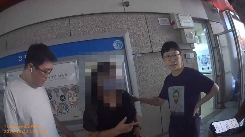 警方埋伏逮捕王嫌。（记者王冠仁翻摄）