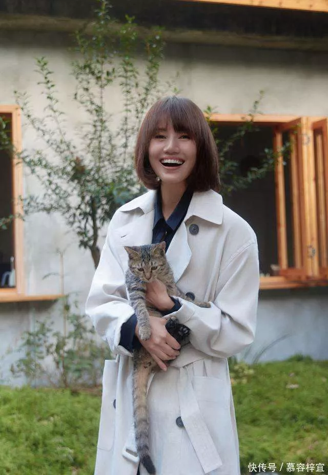 47岁袁泉晒近照,结婚16年和老公夏雨在贵阳