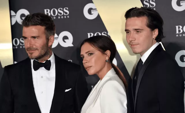 小贝俩儿子恋上同一个女人,原来贝克汉姆家族关系破裂竟是因为她!