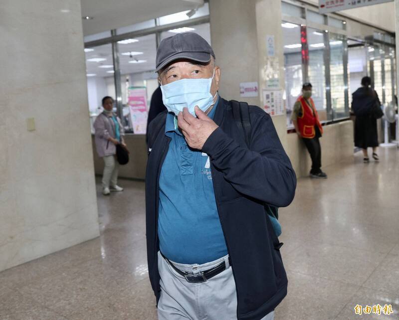 台北地方法院审理前台北市长柯文哲等人涉京华城容积等弊案，今日传唤共同被告、国民党台北市议员应晓薇的顾问吴顺民作证。（记者罗沛德摄）