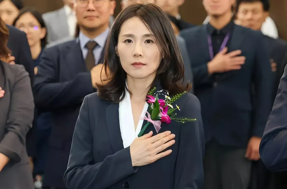 悄然走入公众视野 APEC峰会刷屏韩国女次长是谁?