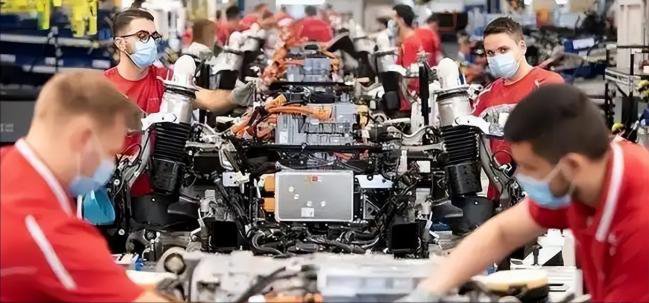 到底是哪出问题了  中国GDP跌到美国的60%