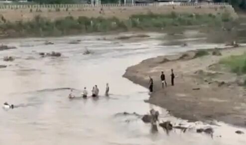 KK园区大崩逃!上千人“跳河出逃”画面疯传 KK园区大崩逃!上千人“跳河出逃”画面疯传