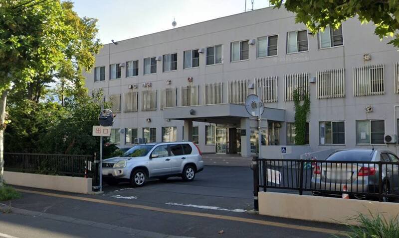 日本北海道札幌男子持刀砍死3名亲属。图为札幌北警察署。（图撷自Google街景）
