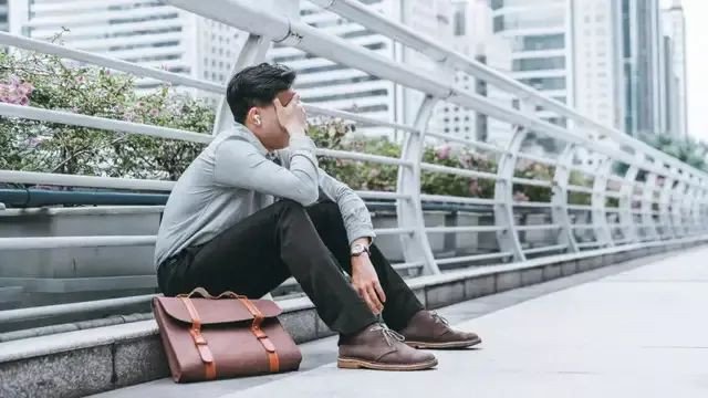 铁饭碗的神话，居然被一个基层公务员打破了_无忧资讯