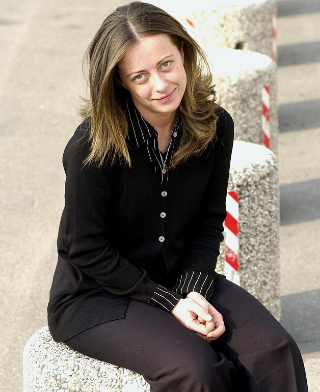 清纯干练,意女总理梅洛尼19岁时容颜曝光 清纯干练,意女总理梅洛尼19岁时容颜曝光