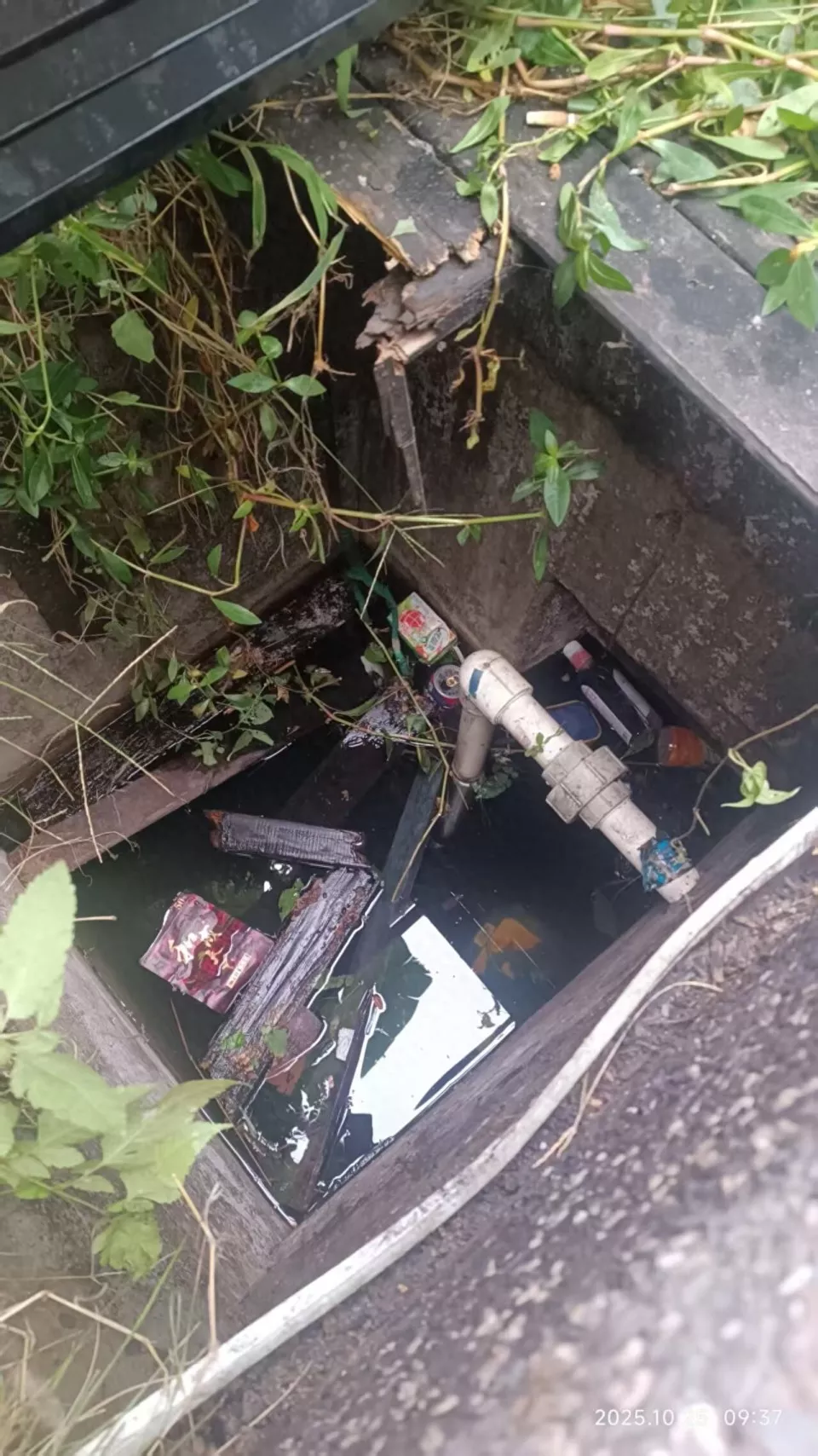 19岁小伙酒吧附近坠井深度昏迷,亲属称找不到责任方