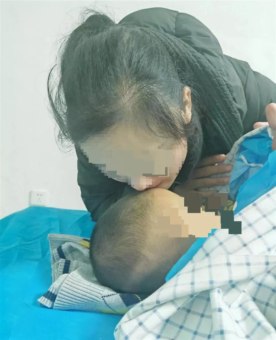 4岁男童药店打针后不幸去世，20多天前刚过生日